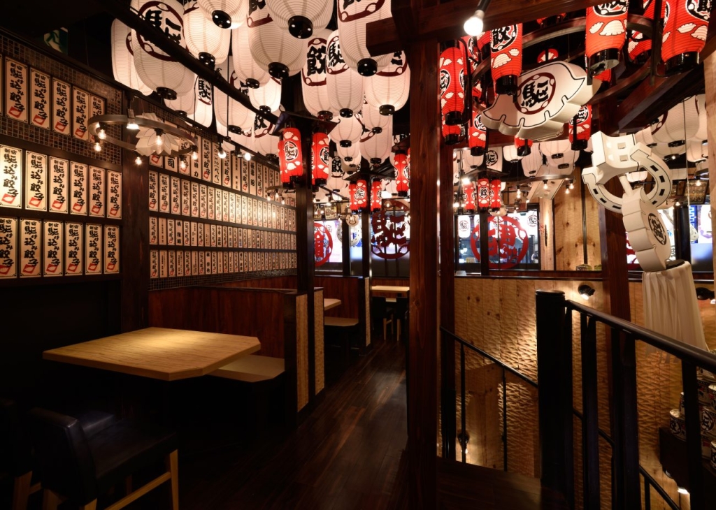 新宿駆け込み餃子店内