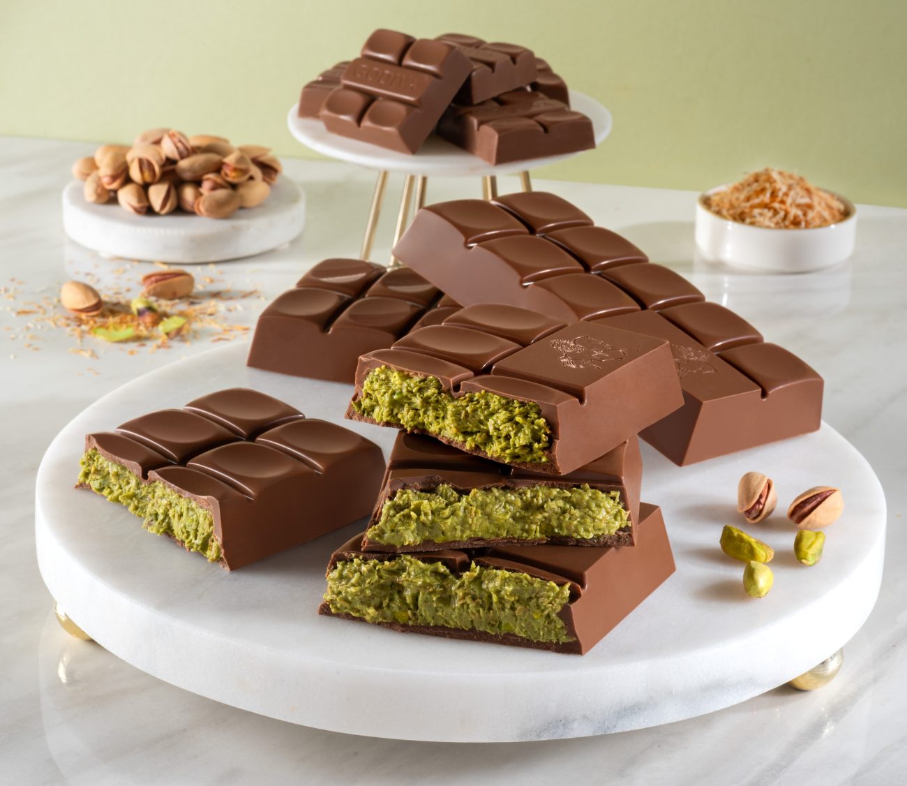 ゴディバ「ミルクチョコレートタブレット ピスタチオ&クリスピーカダイフ」