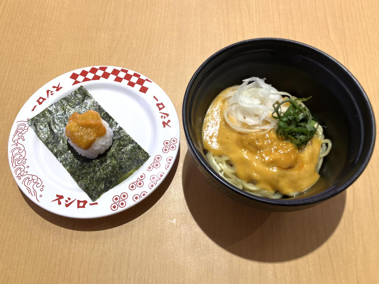 「濃厚うに包み」と「濃厚うにまぜそば」