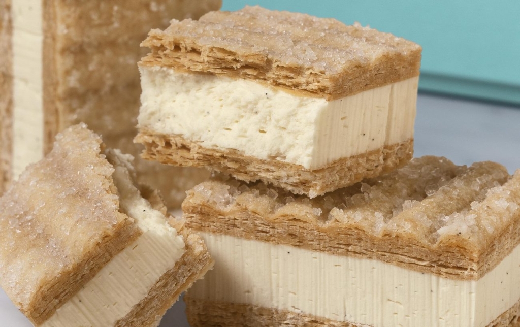 シュガーバター生地はパイのようなザクザクとした食感に