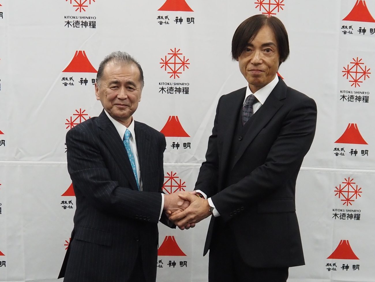 左から木徳神糧の鎌田慶彦社長、神明の藤尾益雄社長