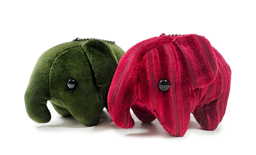 コメダ珈琲店・おかげ庵のソファー柄生地を使ったどむぞうくんキーホルダー