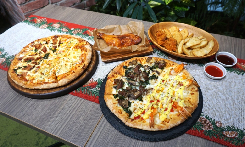 ドミノ・ピザ「炭火焼ビーフと海老の贅沢ハーフ&ハーフ」など