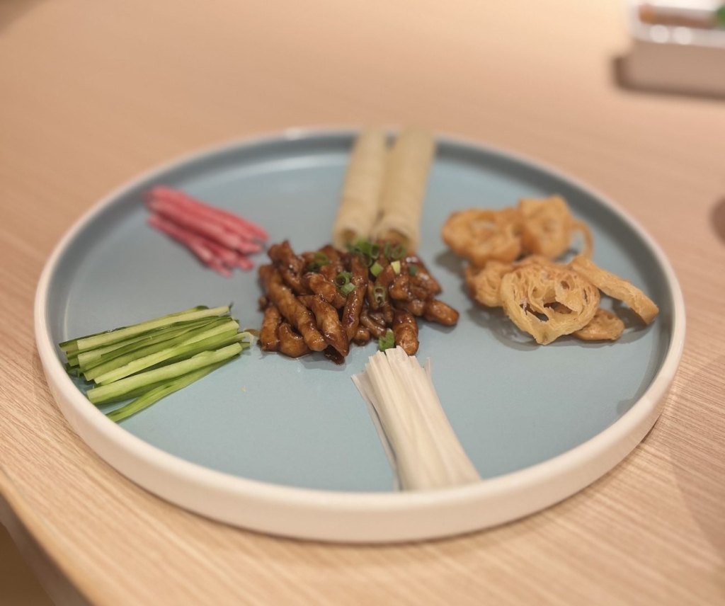 甘辛豚肉の細切り炒めクレープ包み