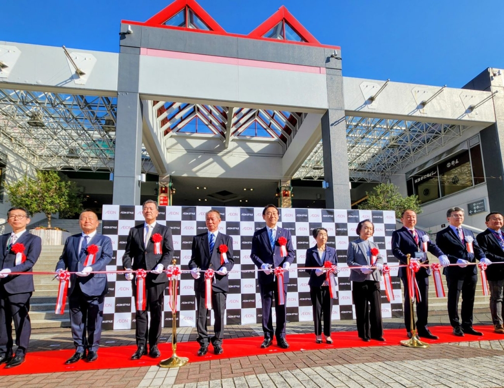 オープニングセレモニーテープカット