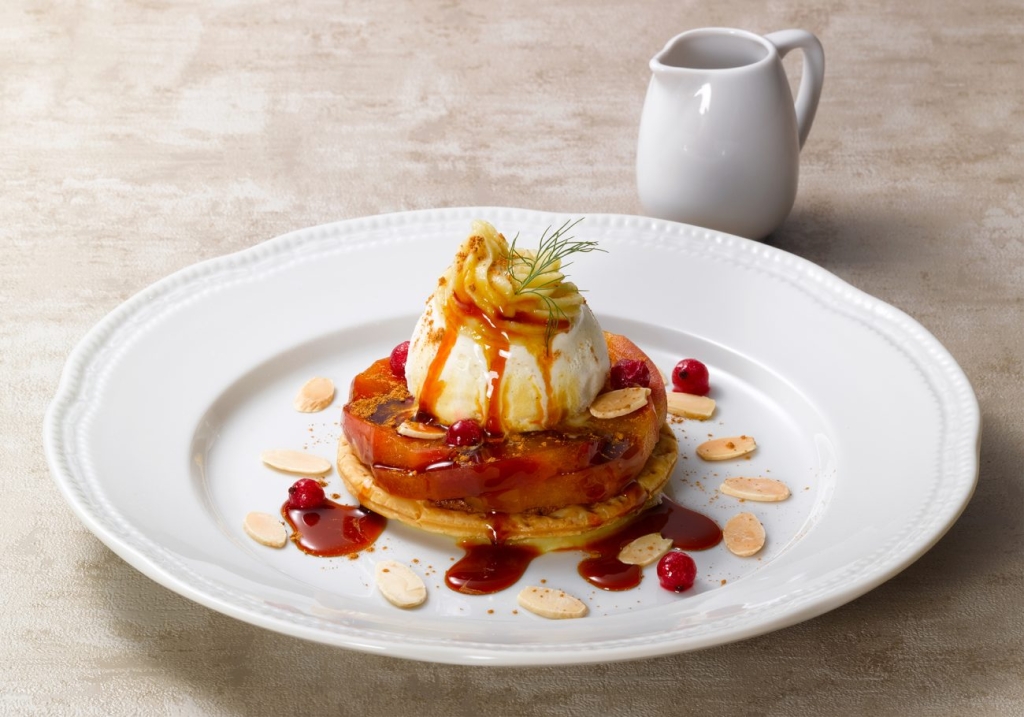 紅玉りんご&スイートポテトのパイ仕立て ~カラメルソース添え~