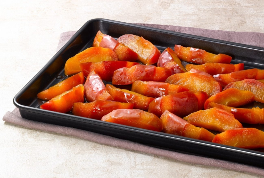 店舗で手作りする「カラメルりんご」