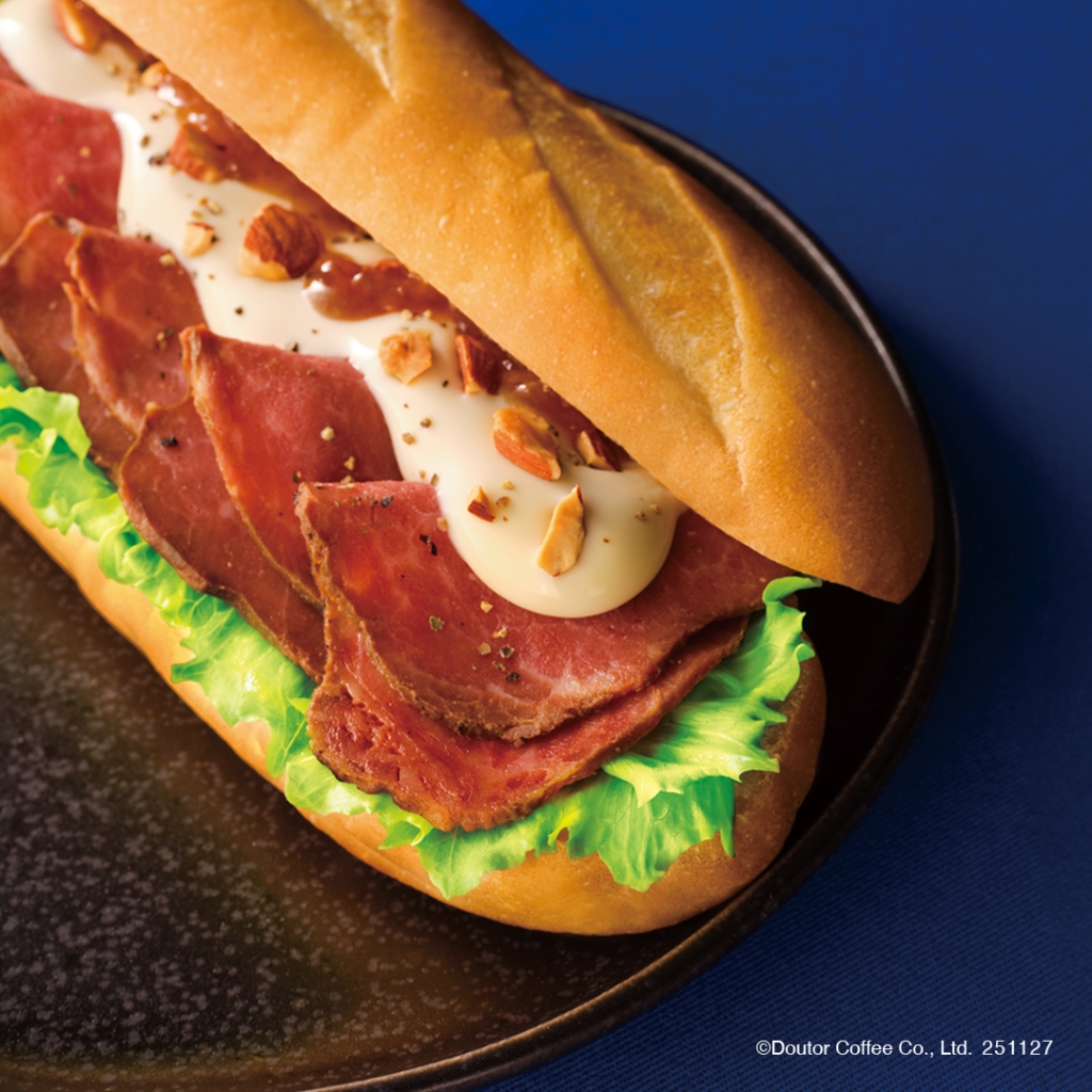 ドトールコーヒー「トリュフ香る ミラノサンド 炭火焼きローストビーフ ～ゴルゴンゾーラソース～」