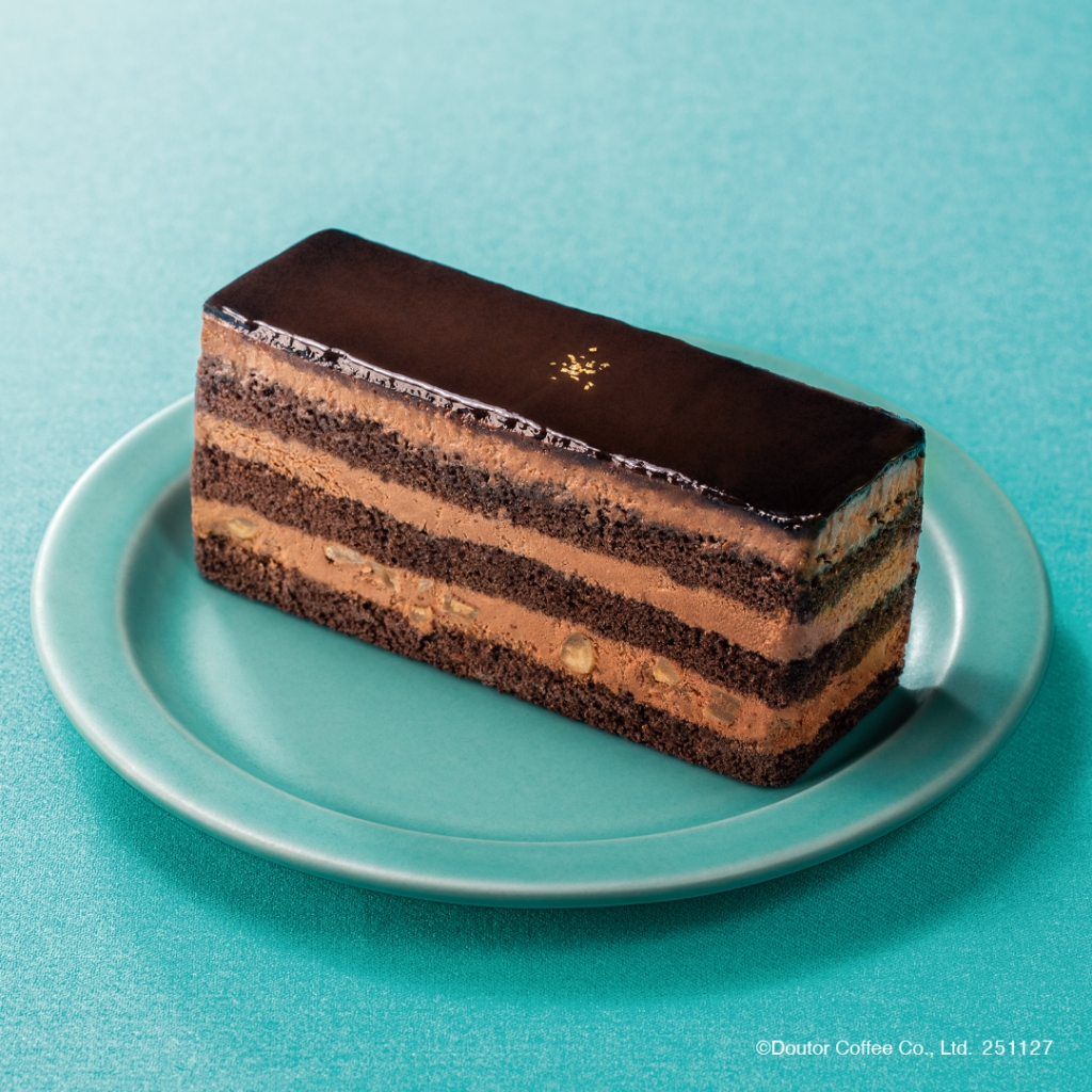 ドトールコーヒー「ナッツ香るダブルチョコレートケーキ」