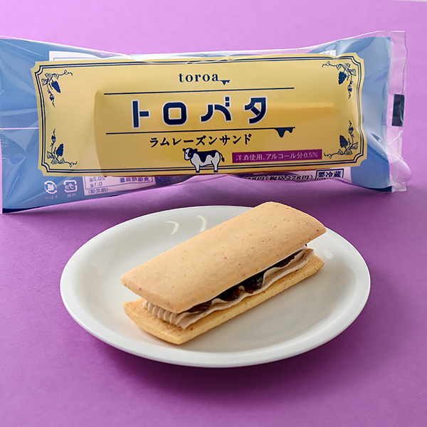 ファミマ「トロバタ ラムレーズンサンド」税込278円