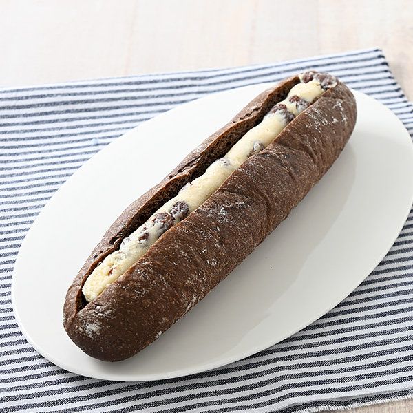 ファミマ「ラムレーズンショコラフランス」税込180円