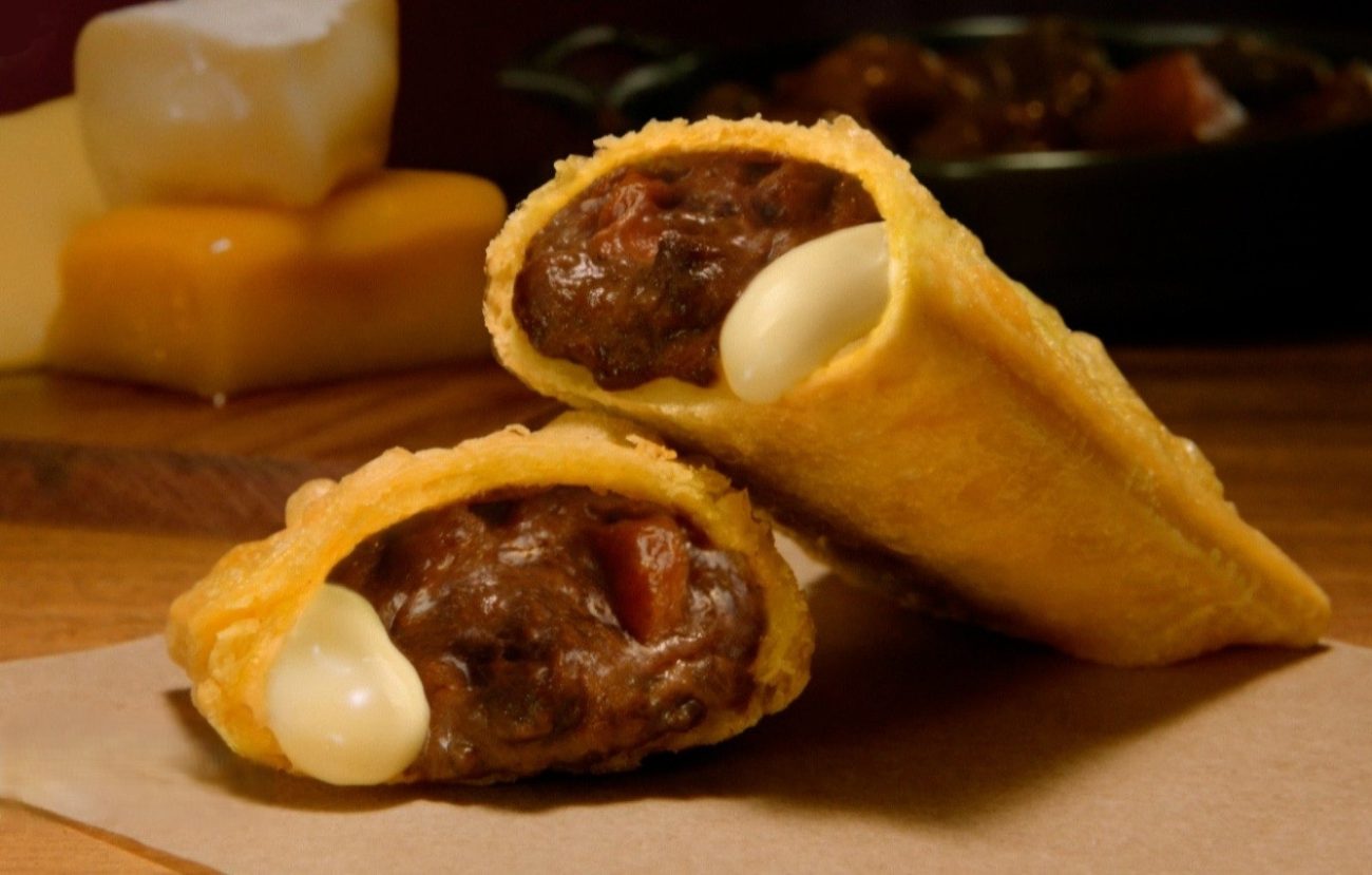 マクドナルド「とろ～り3種のチーズのビーフシチューパイ」イメージ