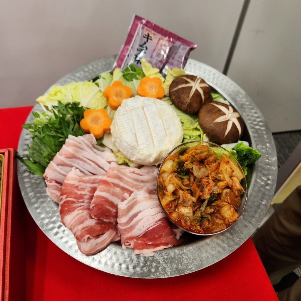 背徳おせち 丸ごとチーズにおぼれる鍋