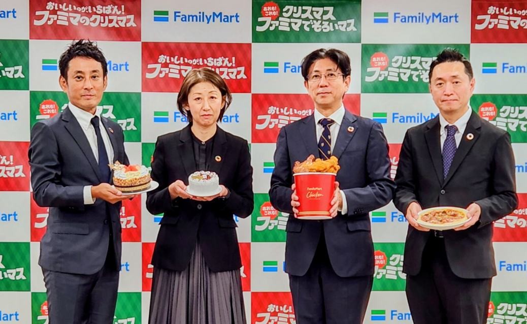 左から橋本部長、山岡部長、ＦＦ部高倉部長、デリカ食品部宮井副部長