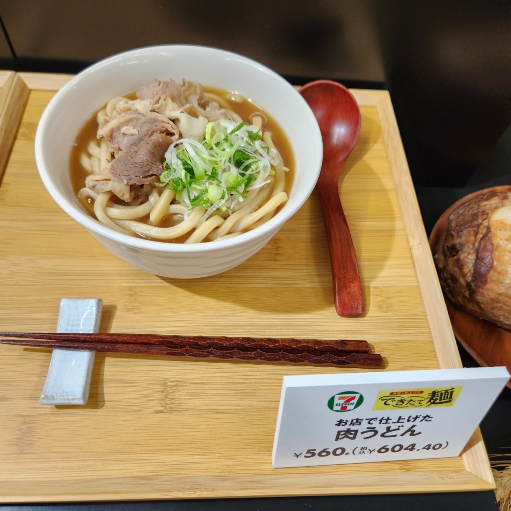 「お店で仕上げた　肉うどん」