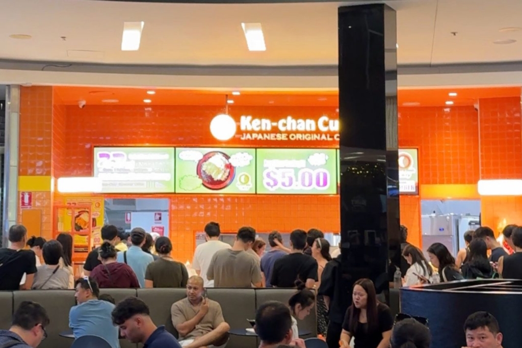 Ken-Chan Curry Rhodes Waterside 開店初日 店前の様子