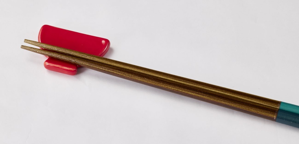 SMILE BOX 2026 特別版「どんぶり箸置き(赤)」使用例