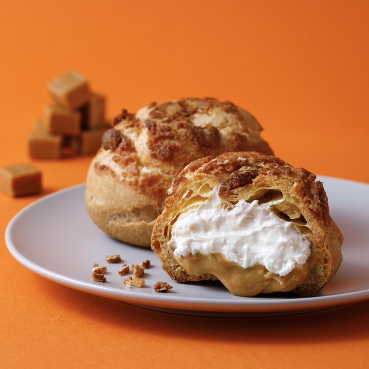贅沢なキャラメルとホイップのクッキーシュークリーム 税込324円