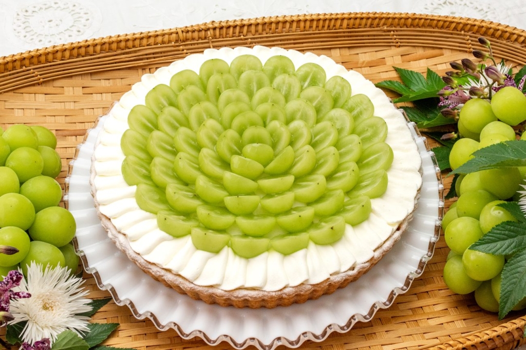 新作「シャインマスカットとフリルクリームのタルト ～ホワイトチョコ風味～」