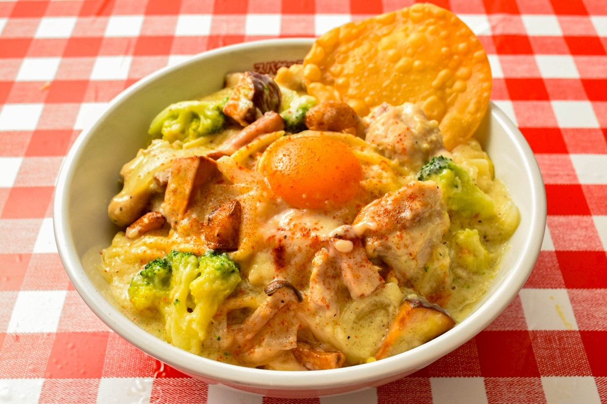 「にんにくとチーズの濃厚ソース シュクメルリ風パスタ」