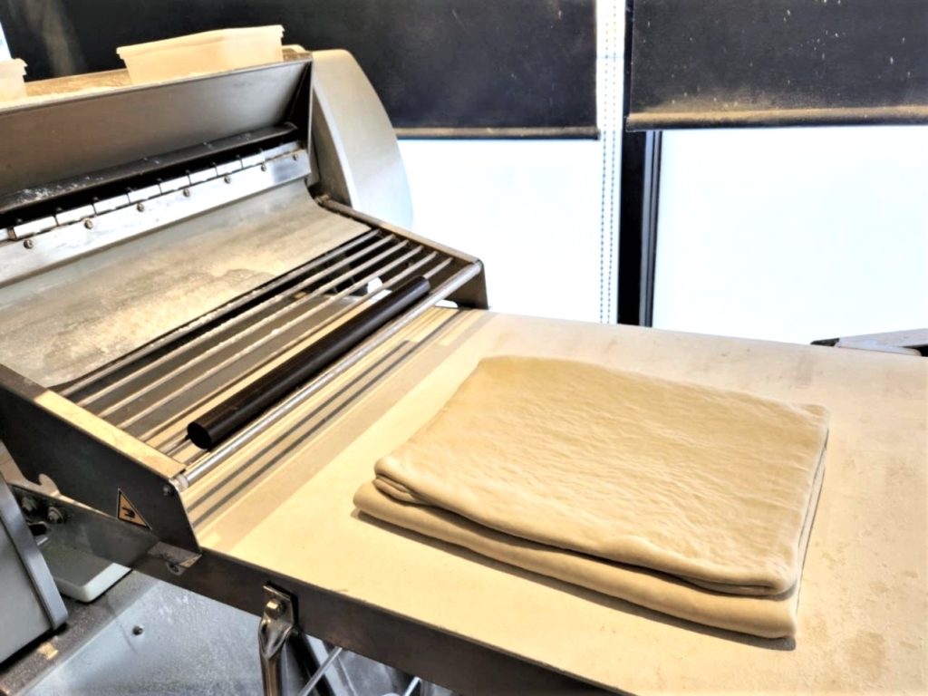 餃子の皮の端をドーナツ生地に活用