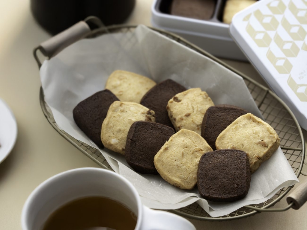 「成城石井自家製 2種クッキーアソート缶」