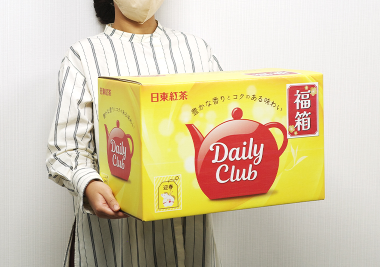 10000円福箱 「デイリークラブ」パッケージの配送箱