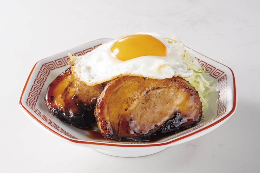 大阪王将「勝者のチャーシューエッグ」チャーシュー２枚、1,380 円（税込) 