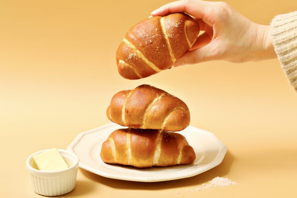 プレッツェル特有の焦げ茶色のツヤと深みを出した