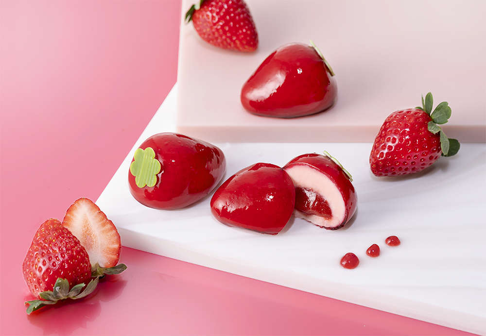 まるで苺のような見た目の生ショコラケーキ