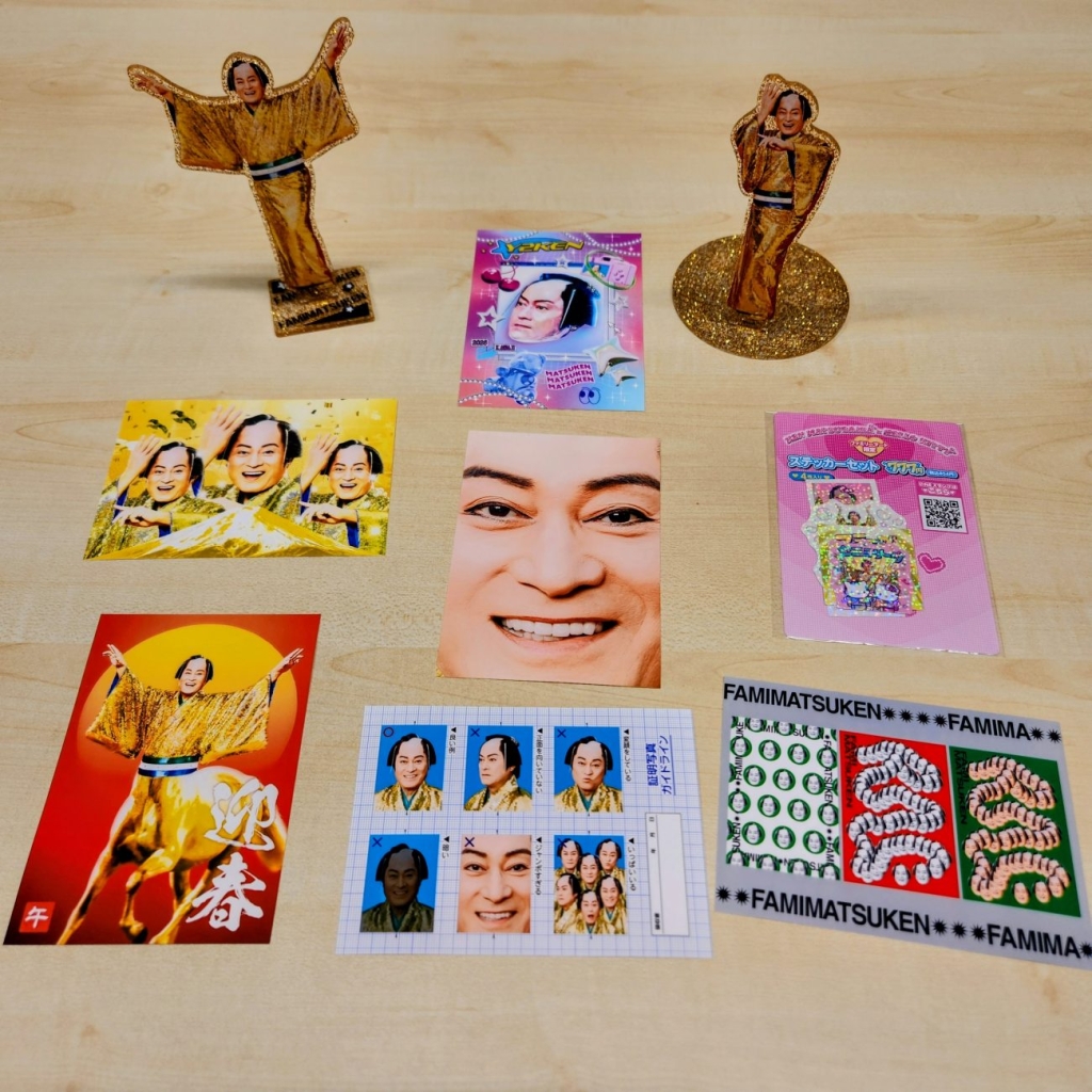 証明写真風缶バッジセット(税込3,300円)など