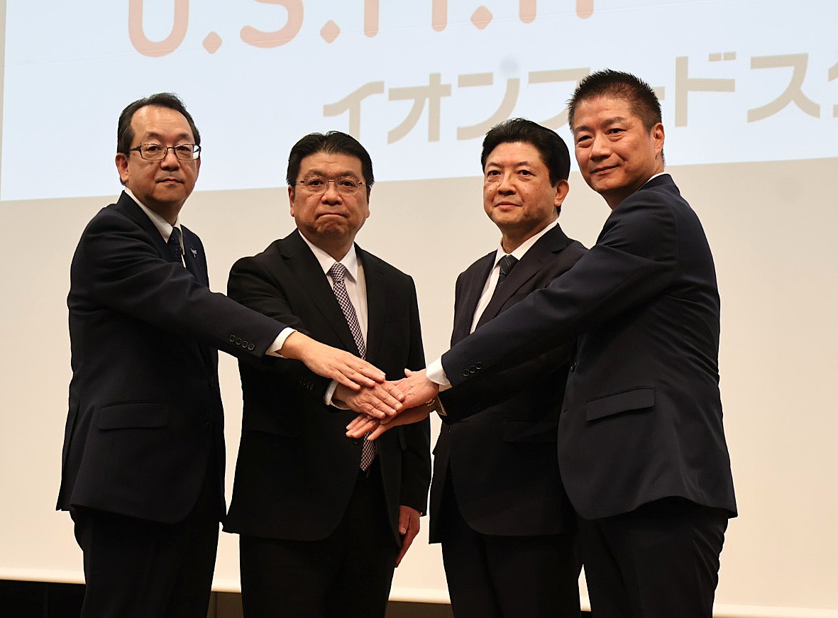 西峠社長、吉田社長、井出社長、平田社長（右から）