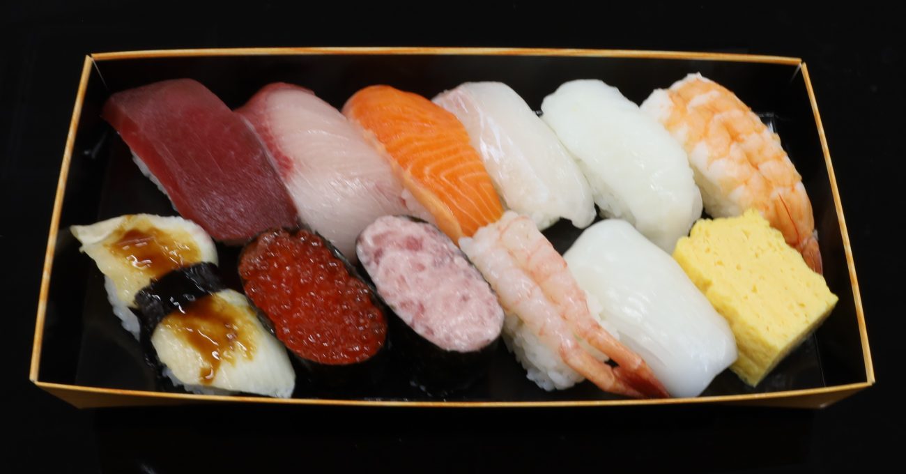 ちよだ鮨　にぎり盛合せ12貫