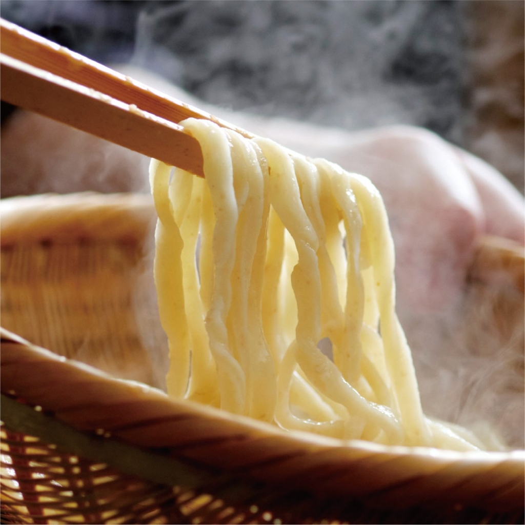 店内でゆでたうどんを提供(イメージ)