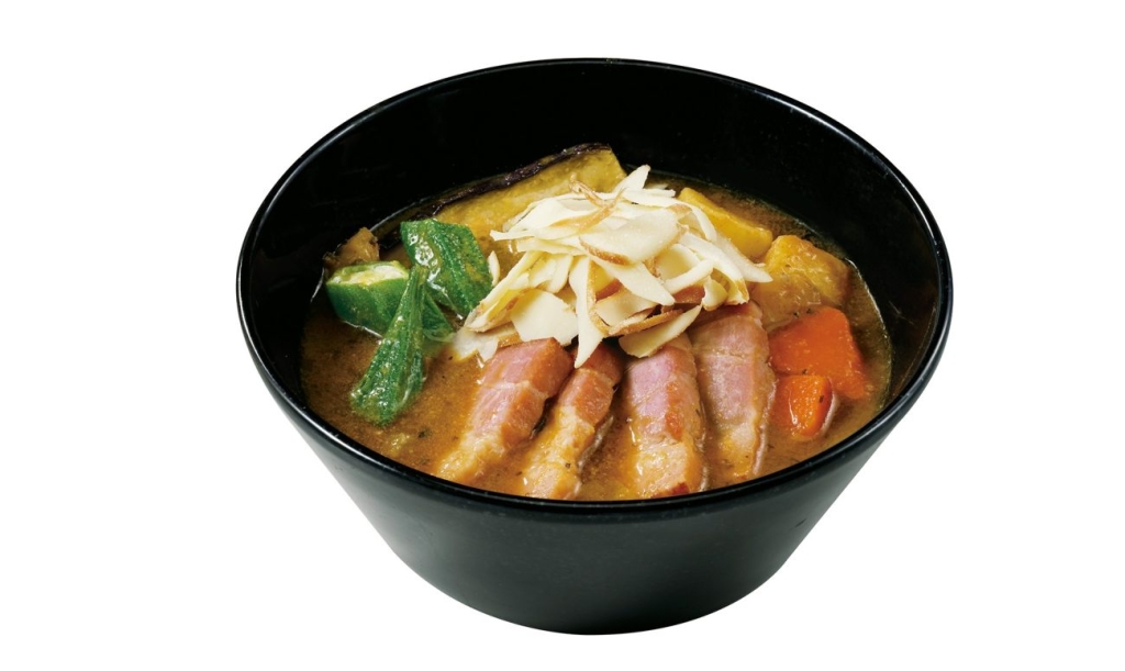 厚切りベーコンと野菜がたっぷり入ってボリューム感のある一品