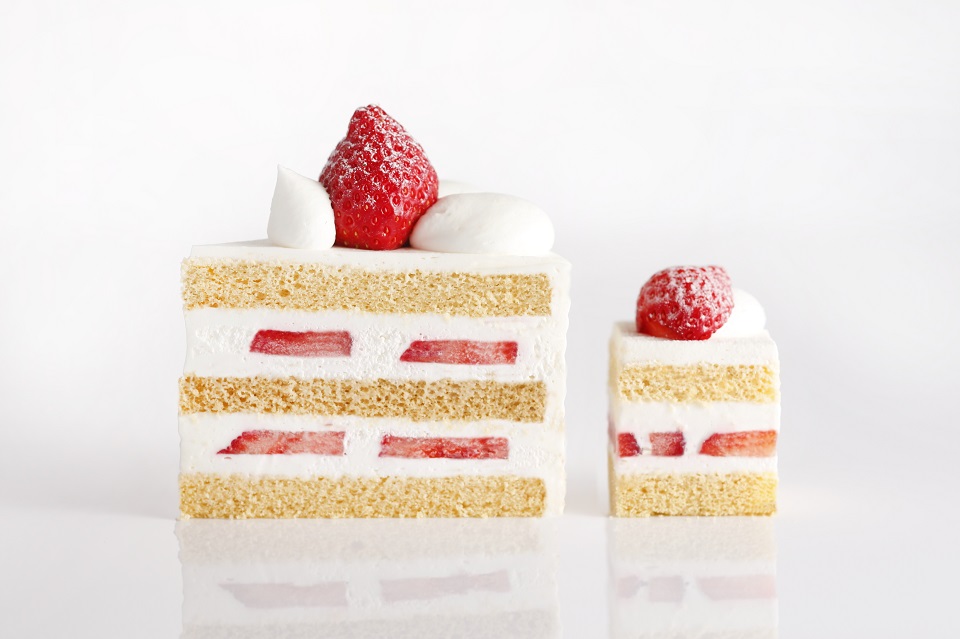 新スーパーあまおうショートケーキ(1,540円)とビュッフェサイズ
