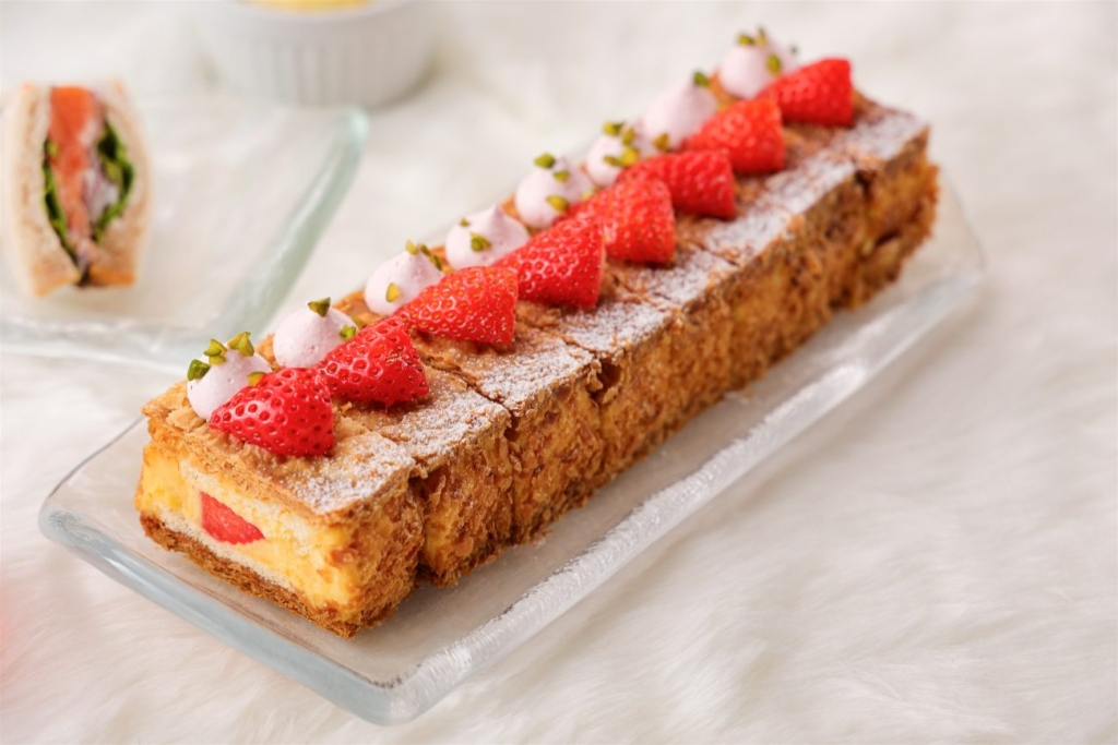 あまおうナポレオンパイ