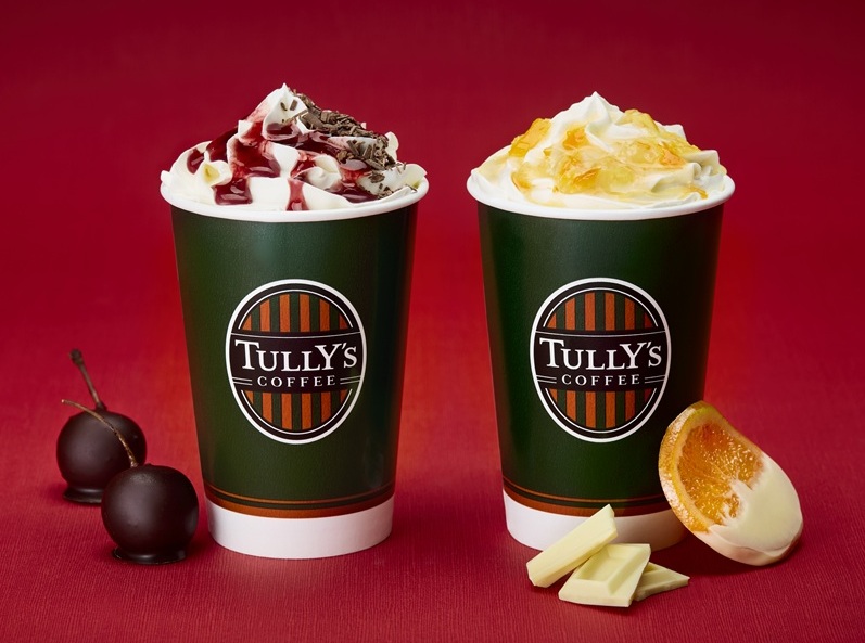 「＆TEA チェリーボンボンロイヤルミルクティー」（左）と「ホワイトショコラオランジュラテ」（右）