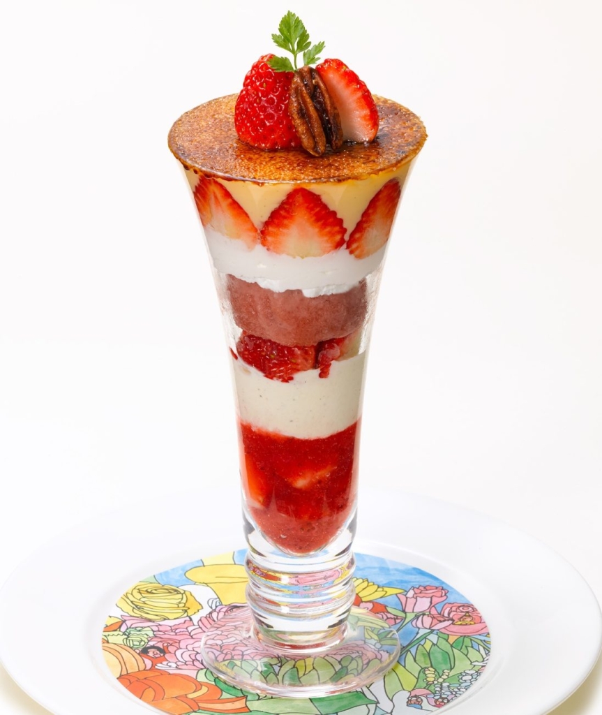 ロイヤルホスト「苺のブリュレパフェ」