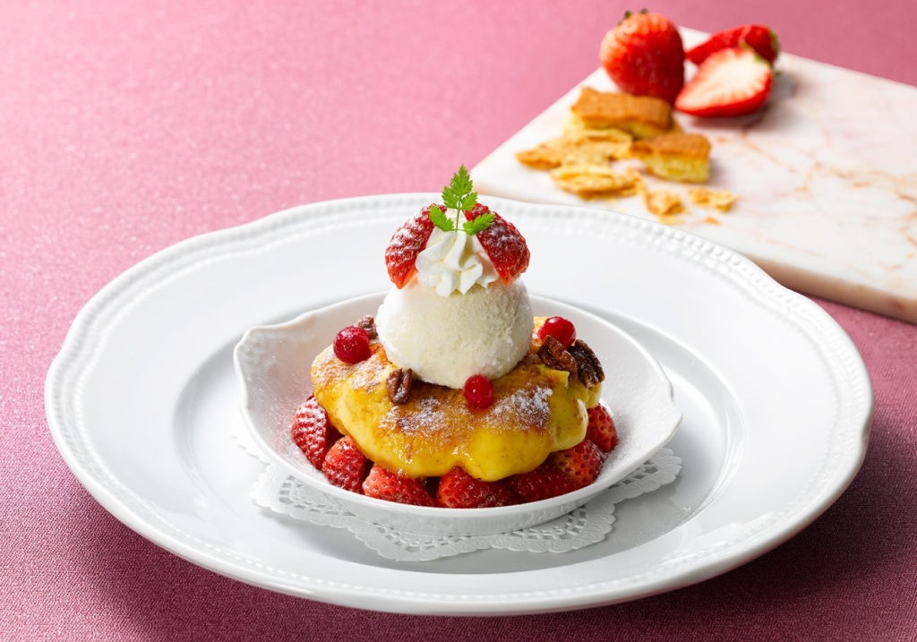 ロイヤルホスト「苺のパイ・ア・ラ・モード」