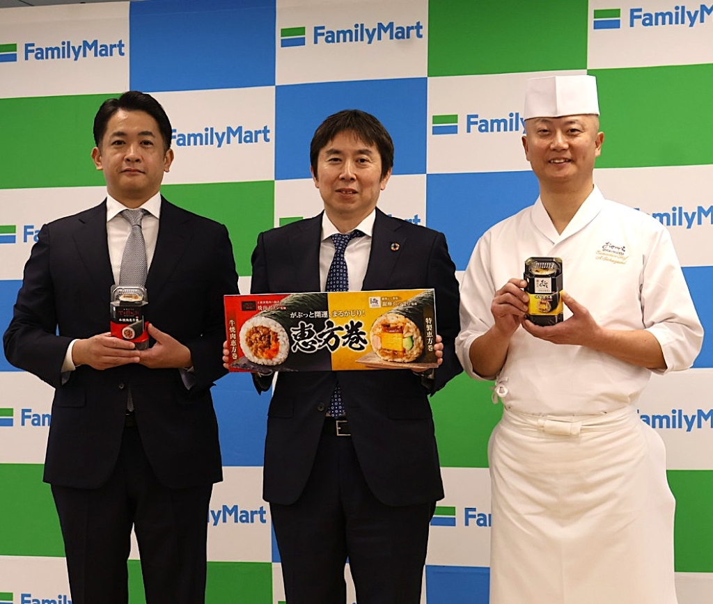 右から坂上氏・木内部長・土田氏