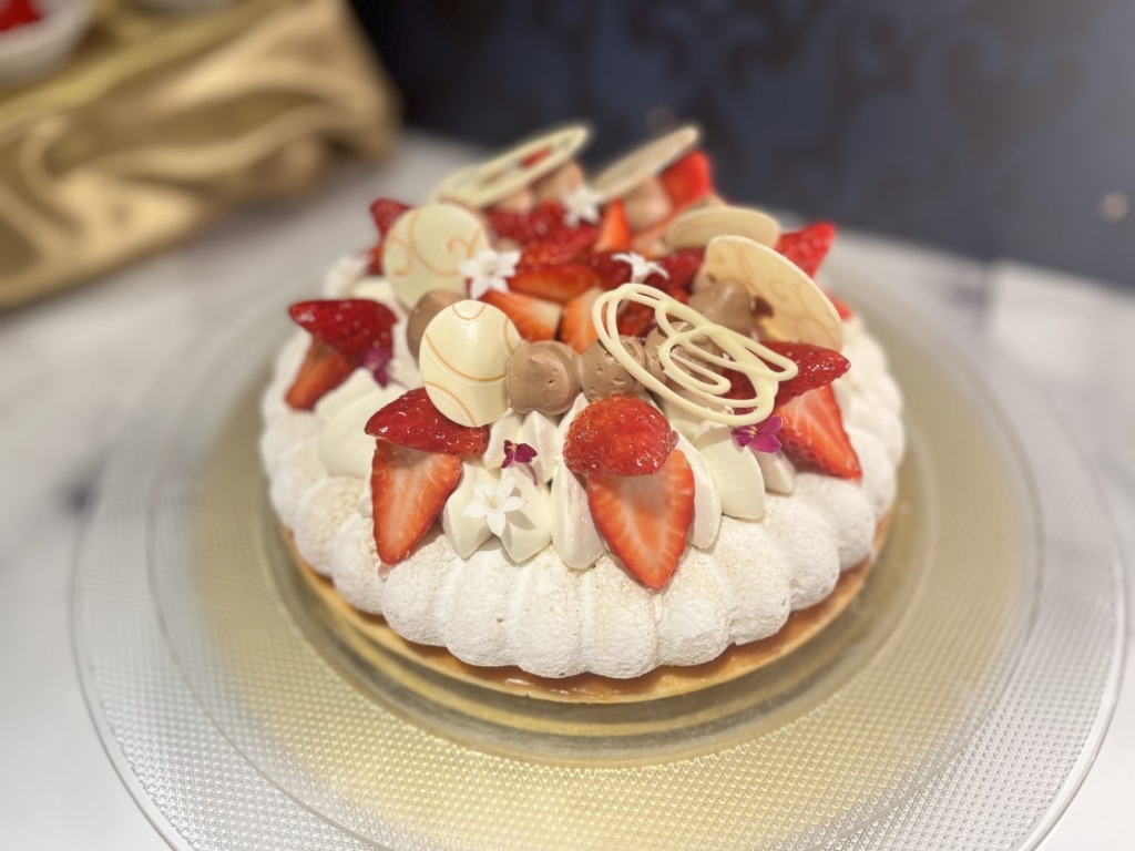 「女王の輝き」チョコレートといちごで甘くなりがちな味を、ジャスミンティーで爽やかにまとめた