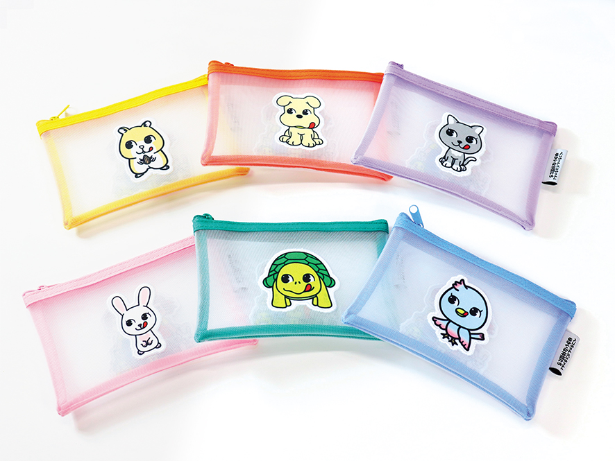 「ペコちゃんポコちゃんとゆかいな仲間たち」デザインのステーショナリーメッシュポーチ