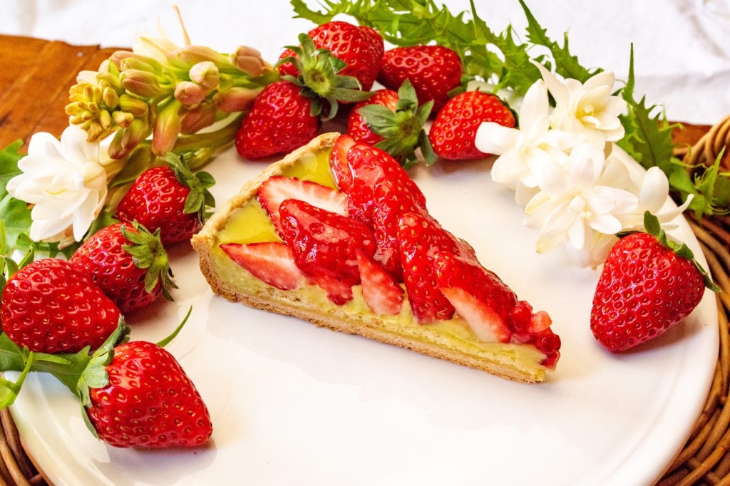 「宮城県山元町 山元いちご農園の“にこにこベリー”とピスタチオカスタードのタルト」ピース