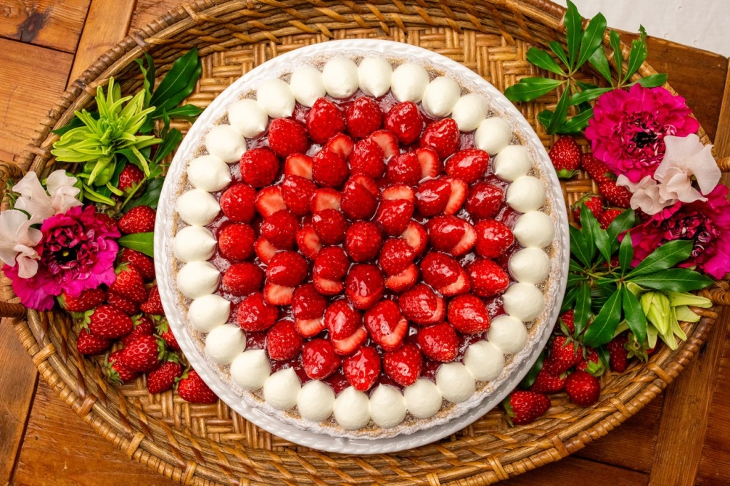 「イチゴとテリーヌショコラのタルト」ホール