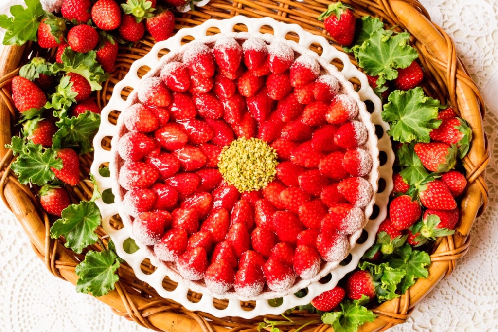 「イチゴのタルト」ホール