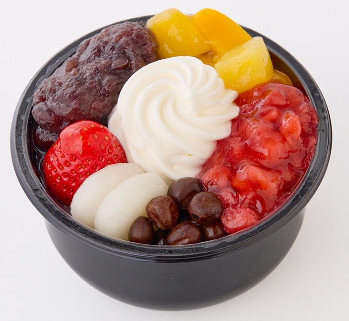 苺のクリームあんみつ