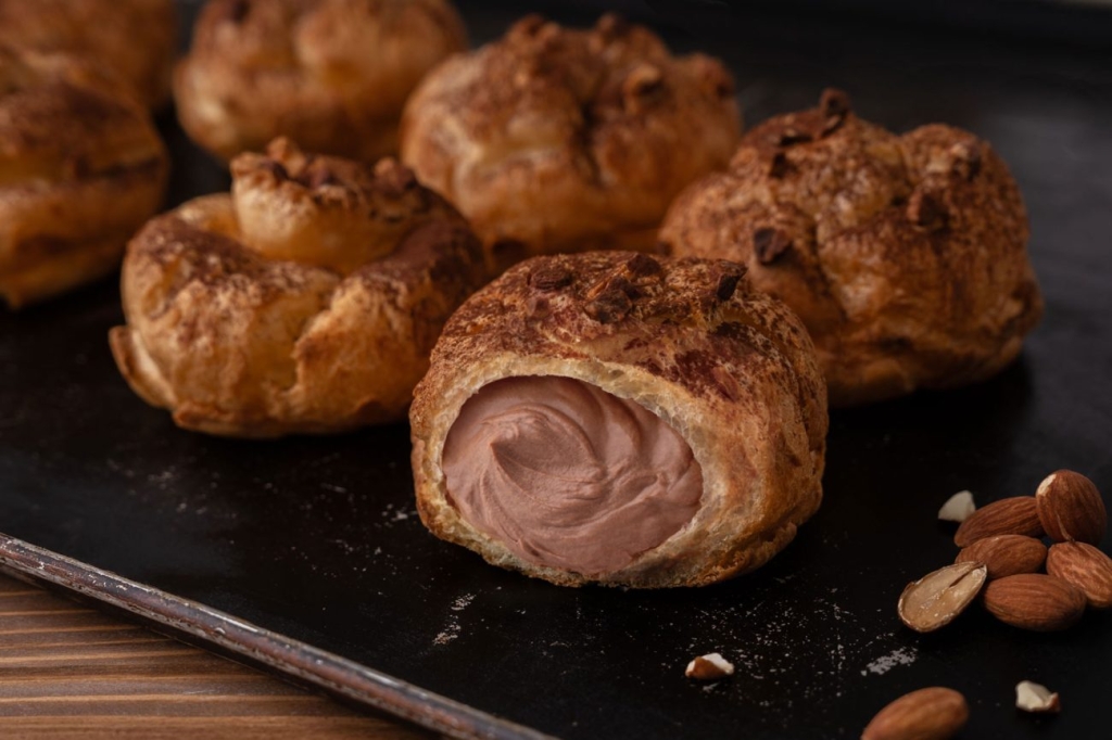 生チョコの濃厚さと口どけ感をイメージしたショコラクリーム入り