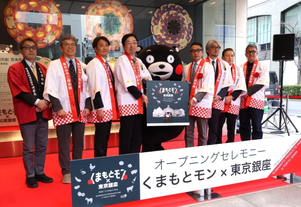 オープニングセレモニー古屋社長(中央右)・くまモン・木村知事(中央左)