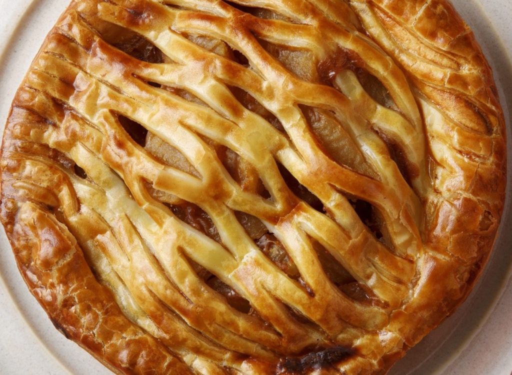 表面の折りパイ生地でより軽やかな食感に